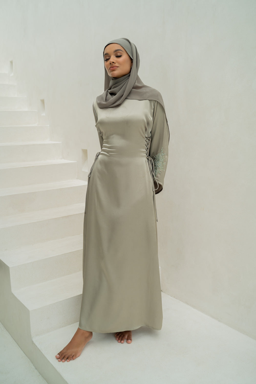 Finding the Perfect Fit: Podur's Abaya Sizing for Every Body