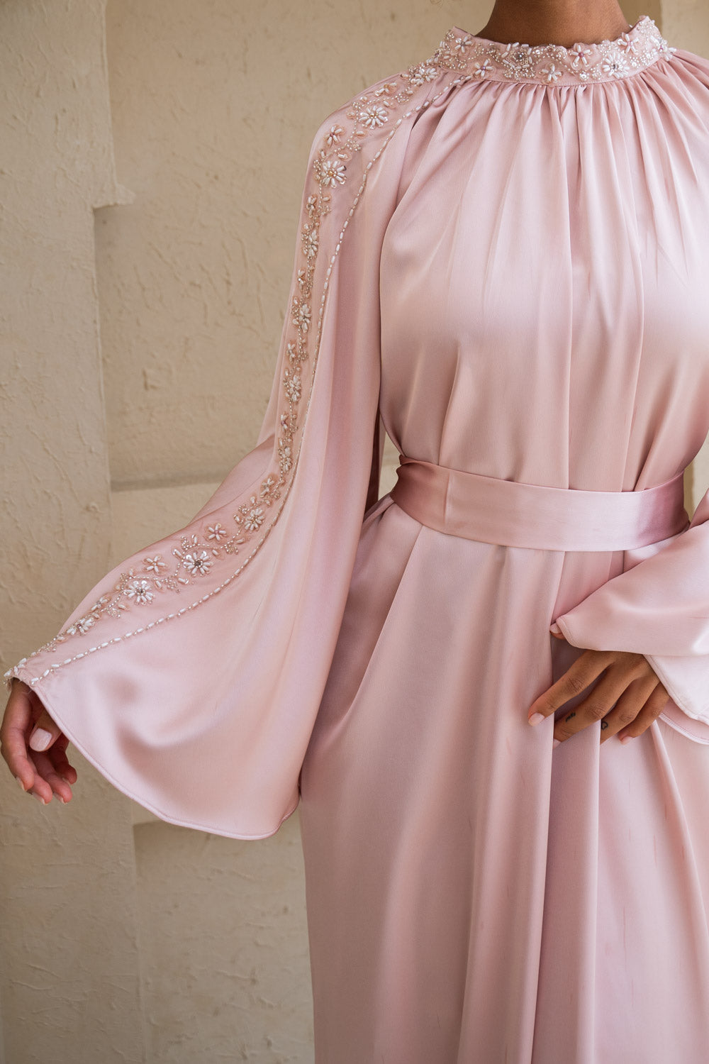 What Jewellery Goes Well with an Abaya?