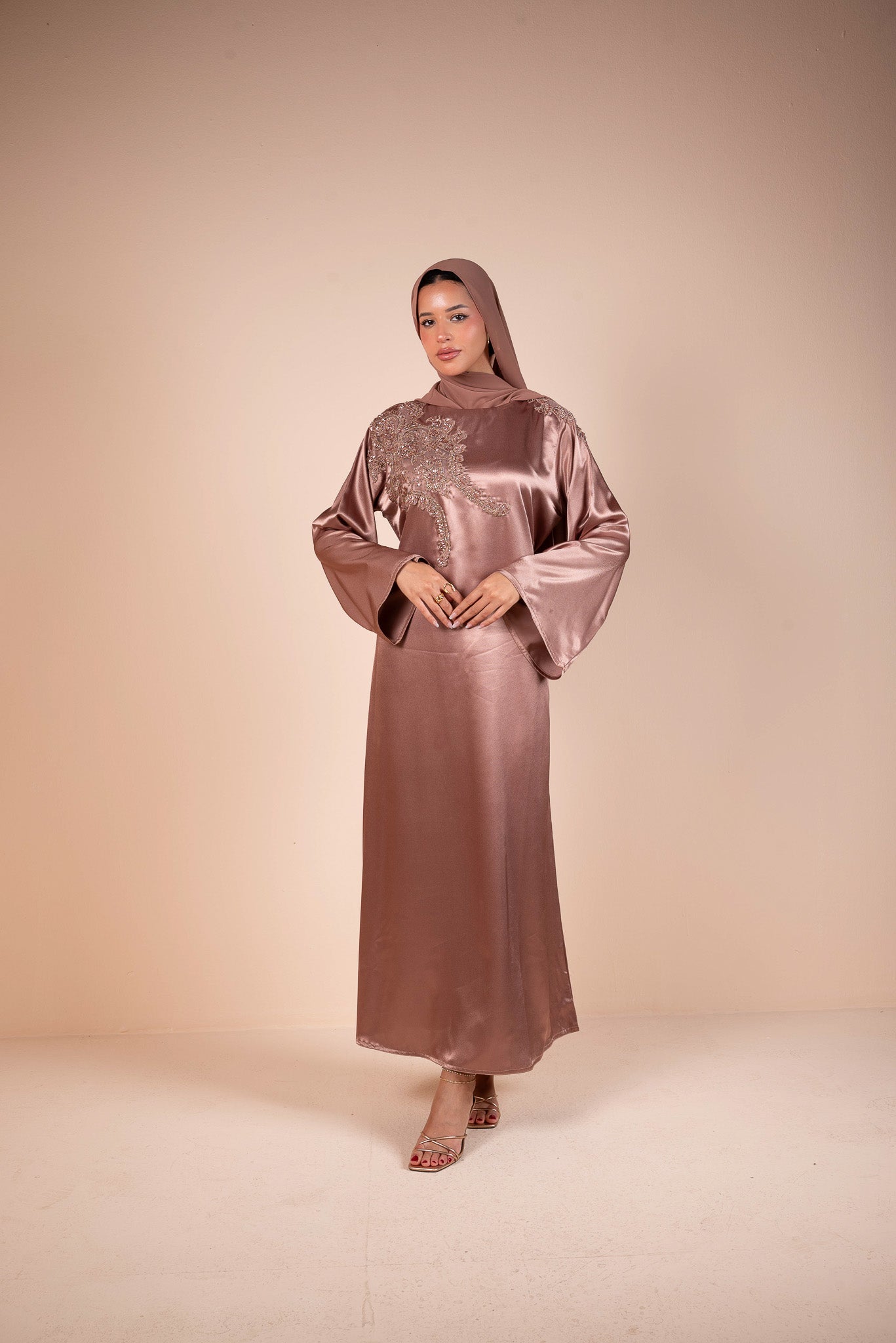 Mauve Embroidered Delicate Abaya