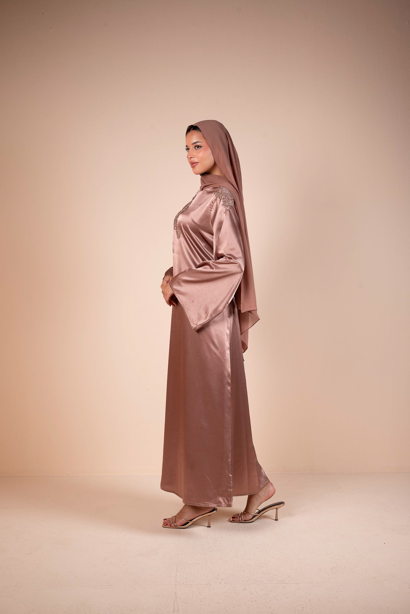 Mauve Embroidered Delicate Abaya